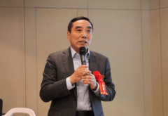 <b>他进入江苏省机械设备进出口公司担任部分司理</b>